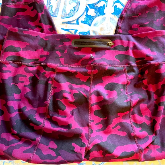 Torrid Plus size 3 Yoga Pants - Picture 4 of 9